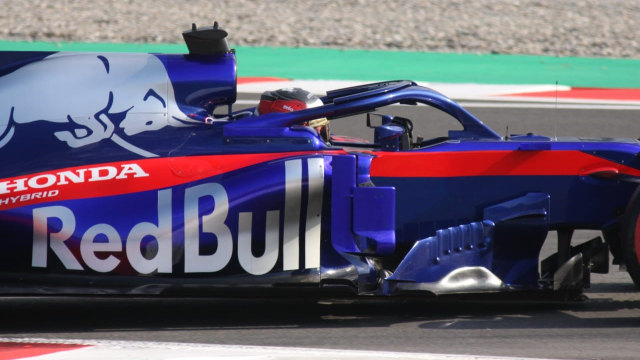 Sean Gelael menguji mobil Toro Rosso di Barcelona. (Foto: Istimewa)