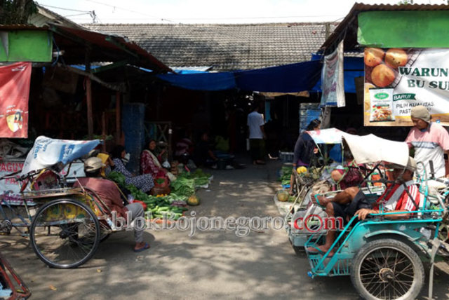 Hari Pertama Puasa, Pasar Bojonegoro Tampak Lengang