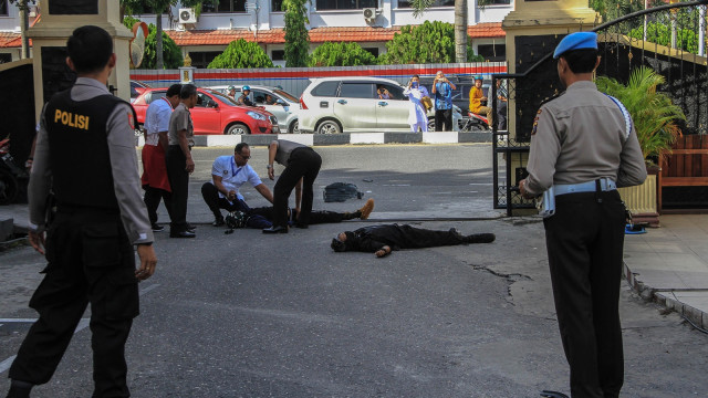 Serangan teroris di markas polisi. (Foto: AFP)