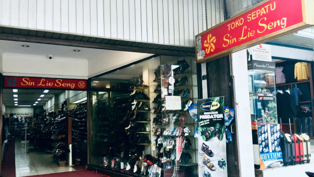Toko sepatu Sin Lie Seng di Pasar Baru (Foto: Shika Arimasen Michi/kumparan)
