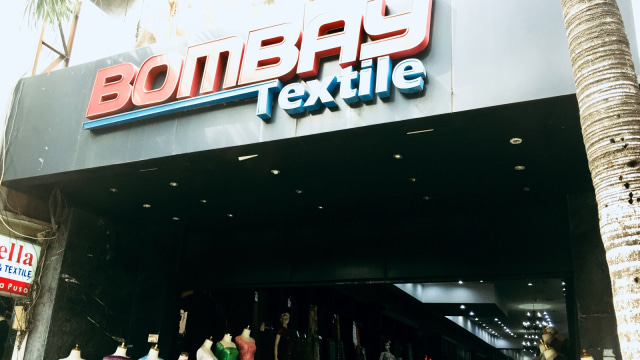 Bombay Textile di Pasar Baru (Foto: Shika Arimasen Michi/kumparan)