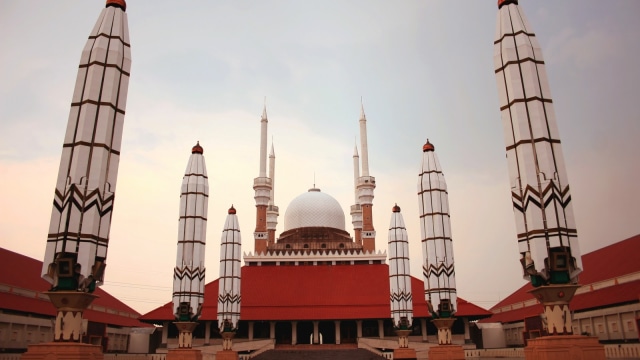 Masjid Agung Jawa Tengah, Semarang. (Foto: Flickr/aryan dziyaulhaq)