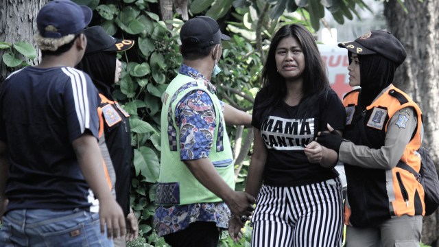 Warga trauma pasca-teror Surabaya. (Foto: Antara Foto/Moch Asim)
