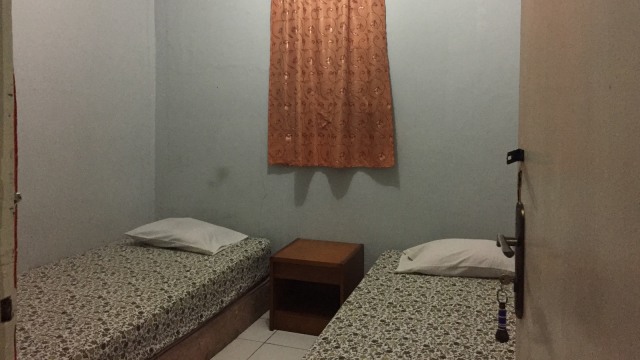 Kamar dalam hostel Wisma Delima  (Foto: Helinsa Rasputri/kumparan)