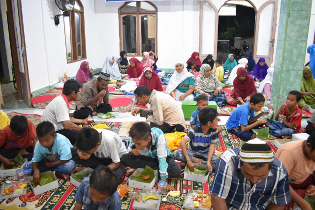 Launching Kampung Ramadhan di Muara Ganting Padang, IZI Beri Paket Sembako pada Dhuafa (3)