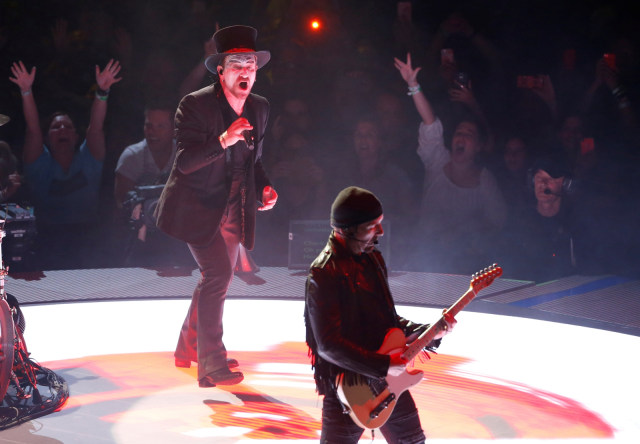 Konser Band U2 di California Foto: REUTERS/Mario Anzuoni