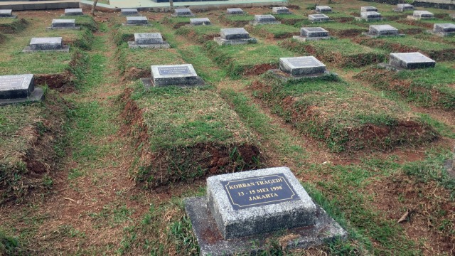 Makam korban Tragedi 98 di TPU Ranggon. (Foto: Moh Fajri/kumparan)