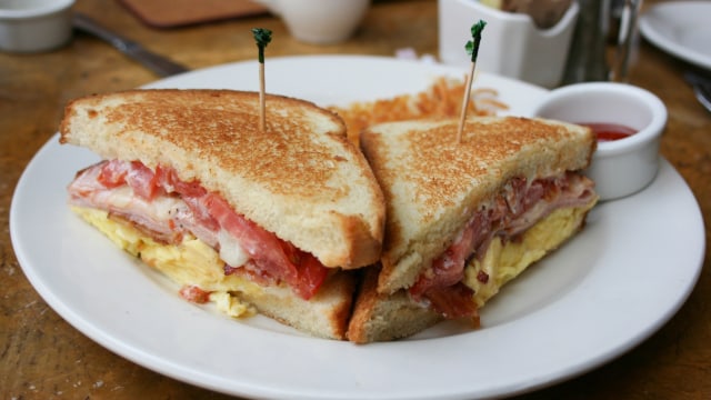 Ilustrasi bacon sandwich (Foto:  Thinktock)