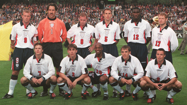Timnas Inggris di kualifikasi Piala Dunia 1998. (Foto: BORIS HORVAT / AFP)