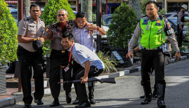 Serangan teroris di markas polisi. (Foto: AFP)