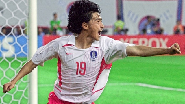 Selebrasi gol Jung Hwan vs Italia, 2002. (Foto: AFP)