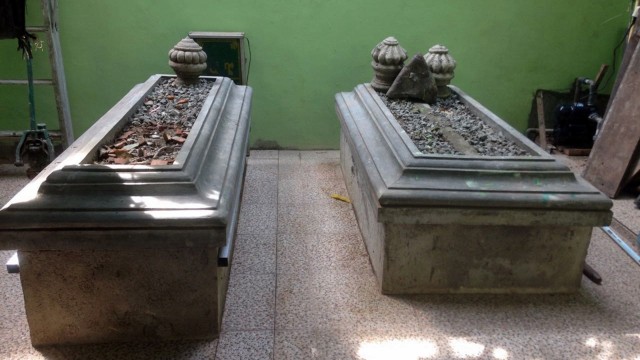 Makam di Masjid Kampung Arab Pekojan. (Foto: Yuana Fatwalloh/kumparan)