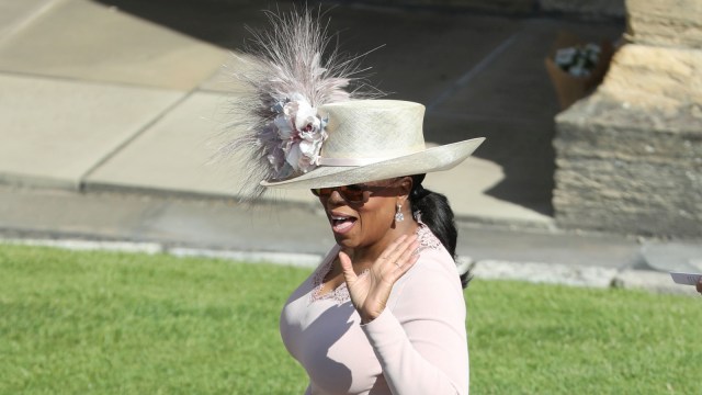 Oprah Winfrey tiba di Kastil Windsor. Foto: Andrew Milligan/Pool via REUTERS