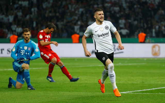 Ante Rebic cetak dua gol untuk Frankfurt. (Foto: REUTERS/Kai Pfaffenbach)