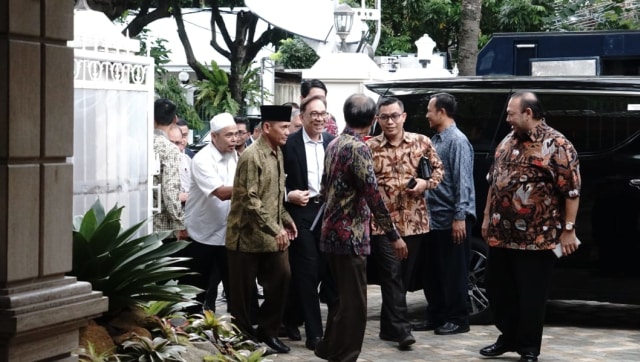 Anwar Ibrahim tiba di rumah BJ Habibie. (Foto: Helmi Afandi Abdullah/kumparan)