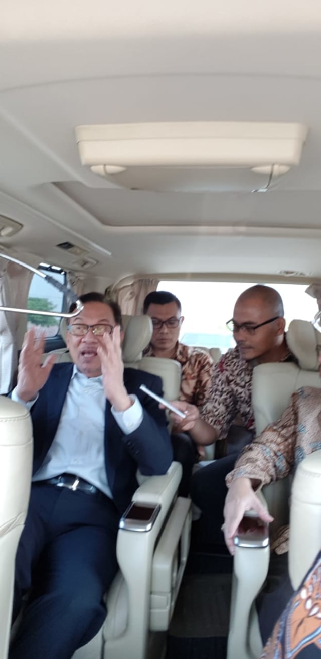 Anwar Ibrahim dan Habibie usai pertemuan tertutup (Foto: dok. Ricky Rachmadi)