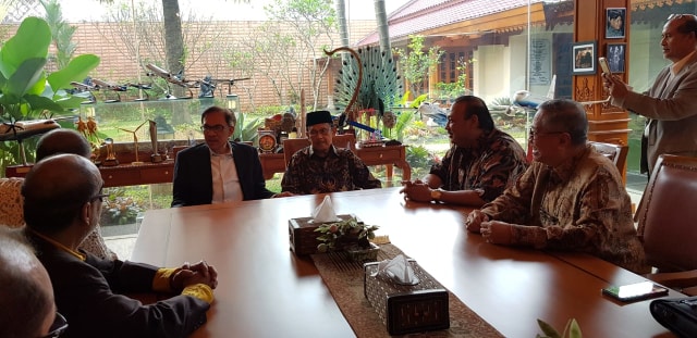 Pertemuan Anwar Ibrahim dan BJ Habibie (Foto: dok. Ricky Rachmadi)