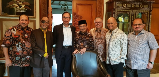Pertemuan Anwar Ibrahim dan BJ Habibie (Foto: dok. Ricky Rachmadi)