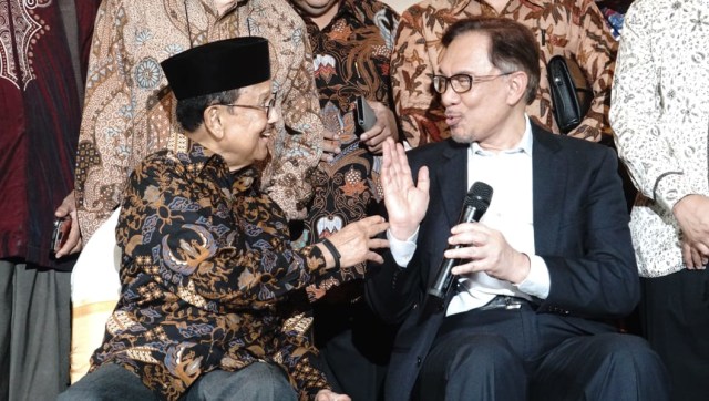 Anwar Ibrahim dan BJ Habibie saat konpers Foto: Helmi Afandi Abdullah/kumparan