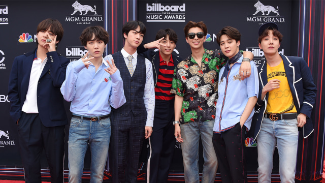Boy Band BTS hadiri Billboard Music Awards 2018. (Foto: Lisa O'connor / AFP)