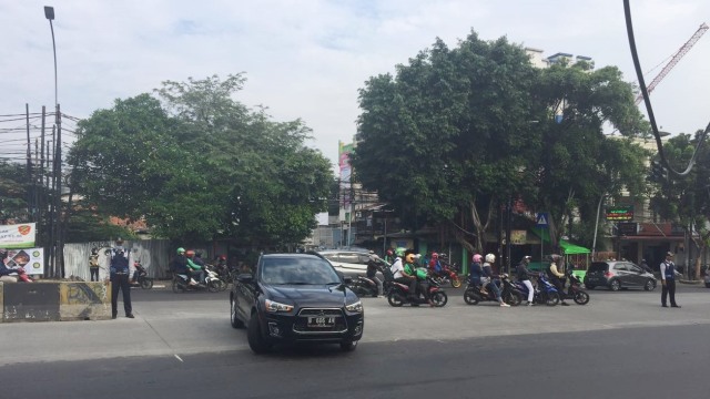 Kondisi terkini di Persimpangan Jalan Duren Tiga (Foto: Soejono Saragih/kumparan)