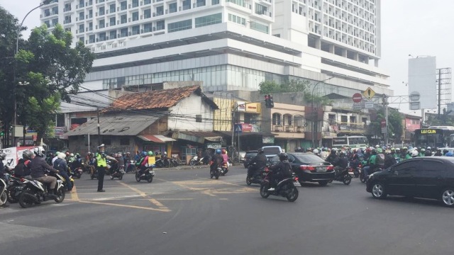 Kondisi terkini di Persimpangan Jalan Duren Tiga (Foto: Soejono Saragih/kumparan)