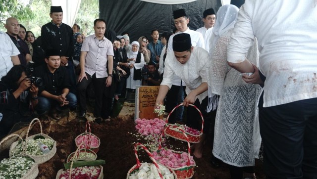 Pemakaman Adara Taista di TPU Tanah Kusir (Foto: Irfan Adi Saputra/kumparan)