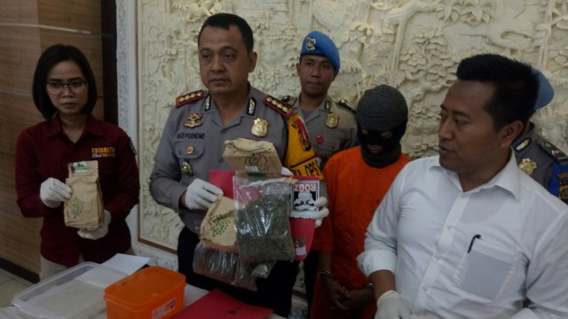 Tersangka penyalahgunaan ganja di Bali (Foto: Cisillia Siahaan/kumparan)