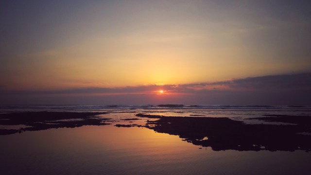 Sunset di Dreamland Beach, Bali. (Foto: Flickr / Gilbert Silitonga)