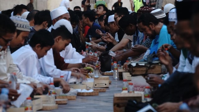 Suasana buka puasa bersama di Masjid Istiqlal. Foto: Irfan Adi Saputra/kumparan