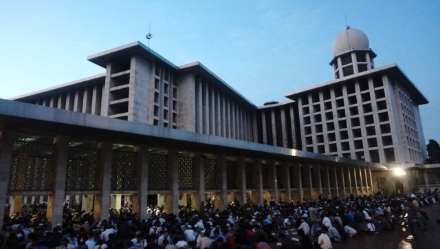 Suasana buka puasa bersama di Masjid Istiqlal. (Foto: Irfan Adi Saputra/kumparan)
