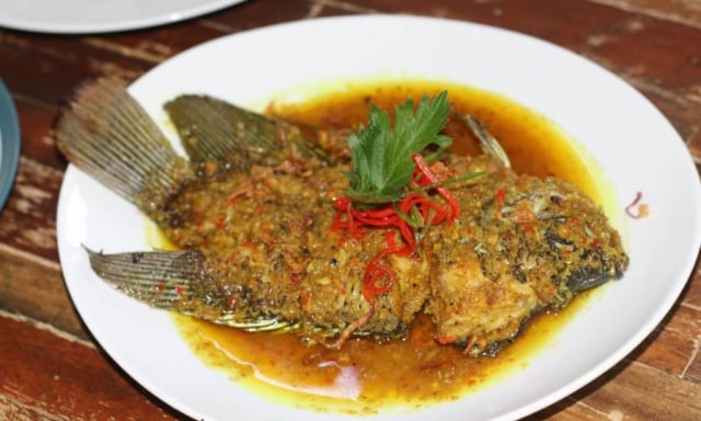 The Nasi Campur Seminyak, Mengangkat Menu Lokal untuk Wisatawan (120329)