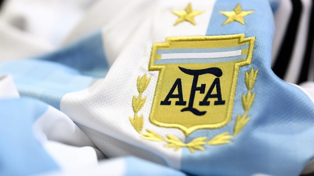 Emblem Timnas Argentina. (Foto: AFP/Franck Fife)