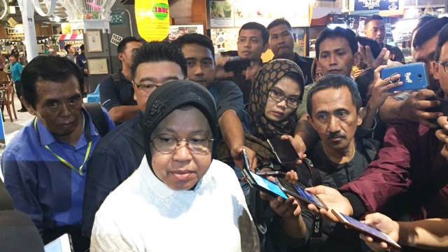 Wali Kota Surabaya Tri Rismaharini di Pakuwon Mall (Foto: Phaksy Sukowati/kumparan)