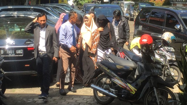 Dian Rositaningrum tiba di PA Jakarta Timur (Foto: Adinda Githa Murti Sari Dewi/ kumparan)
