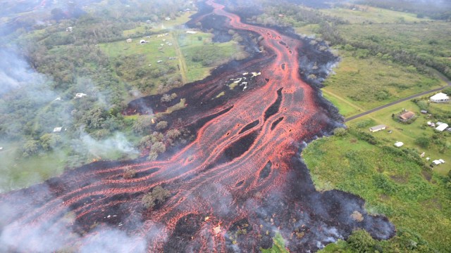 Aliran lava Gunung Kilauea. (Foto: USGS/Handout via REUTERS)