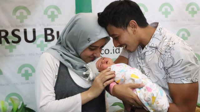 Fairuz A. Rafiq, Sonny Septian dan anak. (Foto: Munady Widjaja)