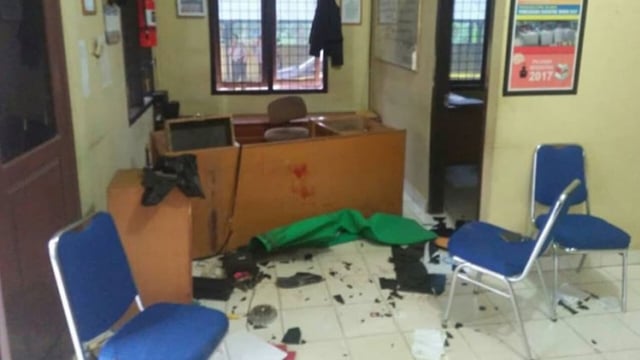 Kantor Mapolsek Maro Sebo yang dirusak pelaku. (Foto: Istimewa)