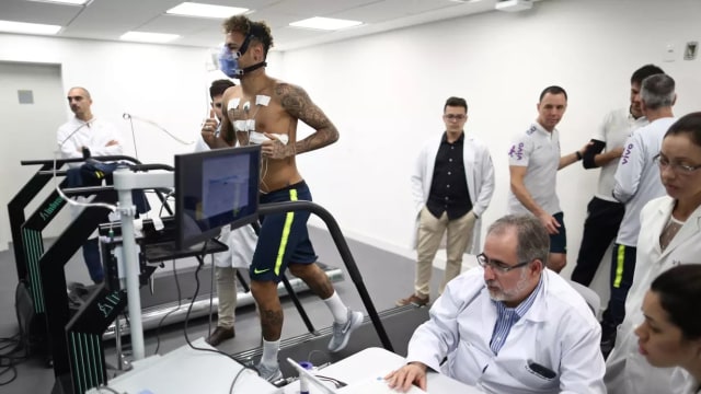 Neymar Jalani Tes Medis Jelang Piala Dunia 2018 (Foto: Lucas Figueiredo CBF via AP)