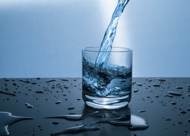 Ilustrasi air minum (Foto: Dok. Pixabay)