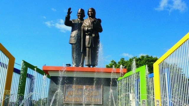 Monumen Cinta Sejati Habibie Ainun (Foto: Youtube)
