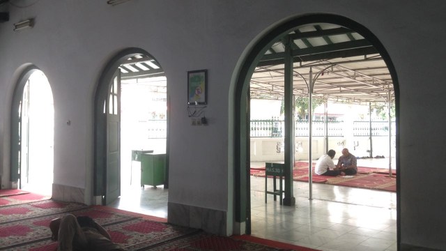 Bagian dalam Masjid Jami' Cikini Al Ma'mur (Foto: Yuana Fatwallah/kumparan)