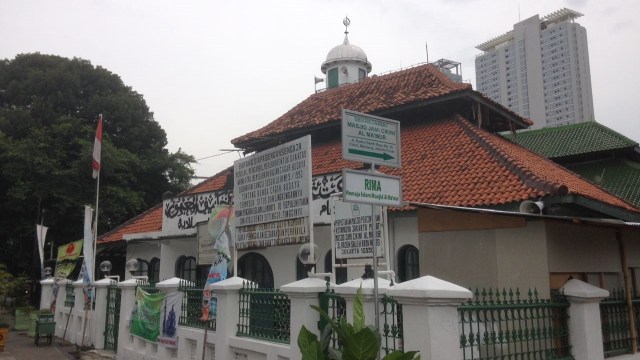 Tampak luar Masjid Jami' Cikini Al Ma'mur (Foto: Yuana Fatwallah/kumparan)