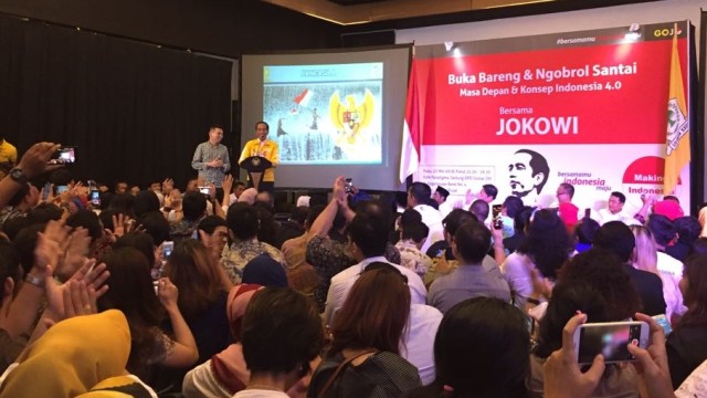 Jokowi di Markas Gojo (Foto: Rafyq Panjaitan/kumparan)