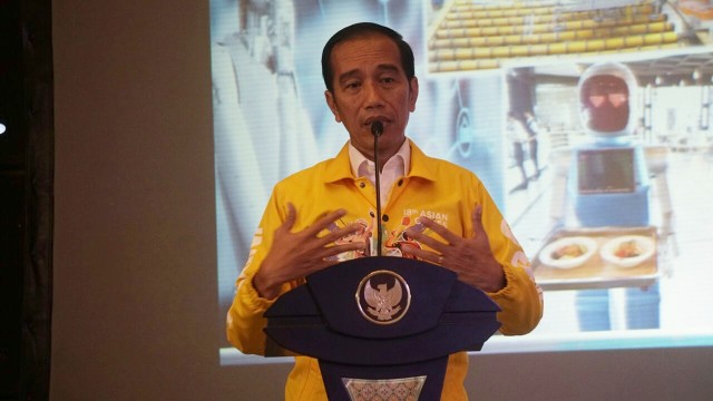 Jokowi di acara buka bersama di DPD Golkar. (Foto: Jamal Ramadhan/kumparan)