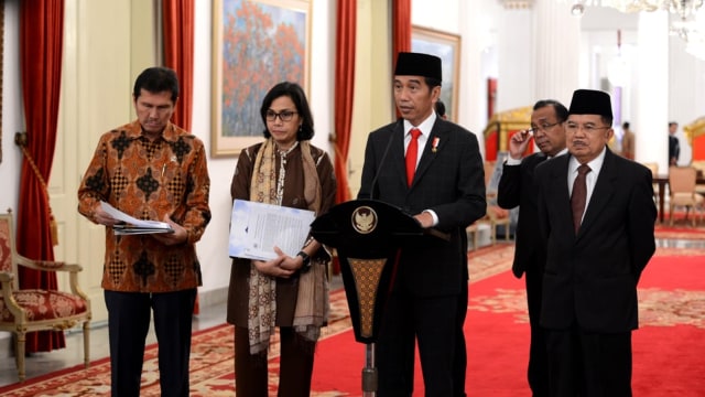 Joko Widodo umumkan THR dan Gaji ke-13. (Foto: dok. Biro Pers Setpres)