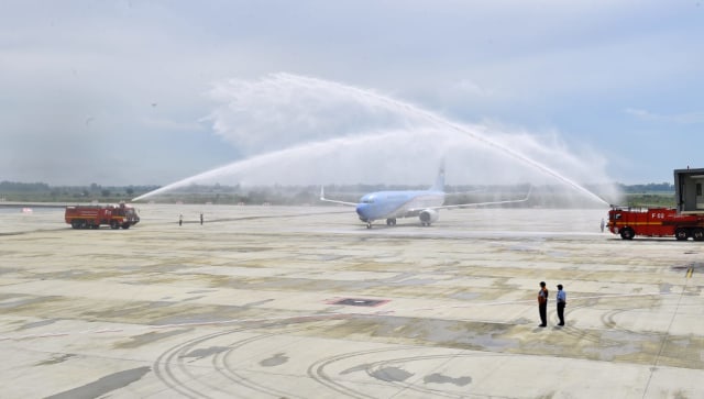 Pendaratan resmi pertama di Bandara Kertajati (Foto: Biro Setpres)