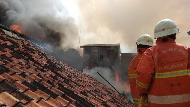 10 rumah hangus terbakar di Kebon Jeruk. (Foto: Istimewa)
