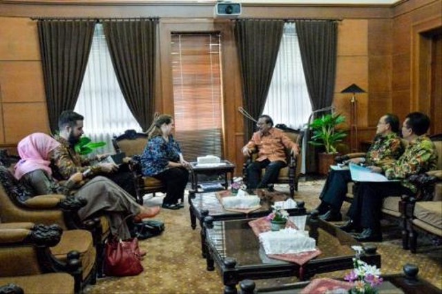 Konjen AS di Surabaya Apresiasi Tindakan Gubernur Jatim saat Teror Bom