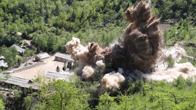 Terowongan Nuklir Korut Dihancurkan (Foto: News1/Pool via REUTERS)